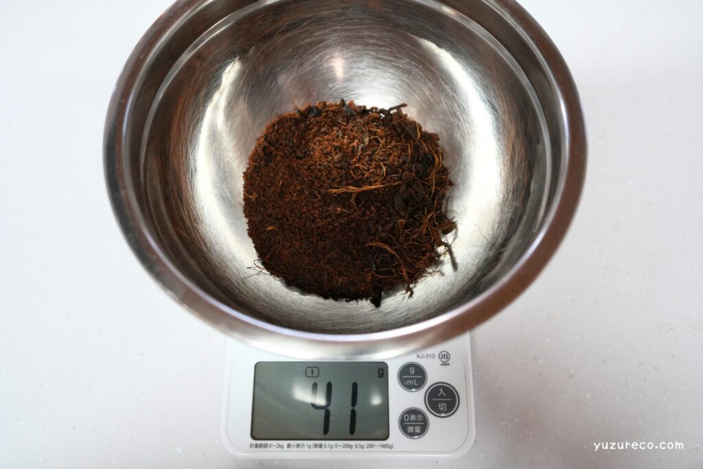 Natridyの生ごみ処理機で処理した生ごみを軽量している写真。165gあった生ごみが41gまで減っている。